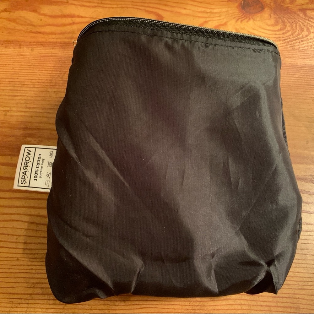 Elizabeth Arden Cosmetic Bag - Picture 6 of 8